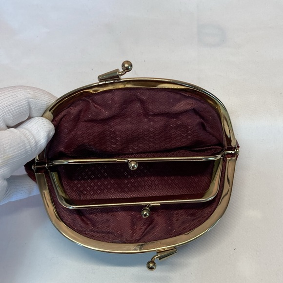 Elegant Red Clutch and Key Holder Set - Picture 3 of 9